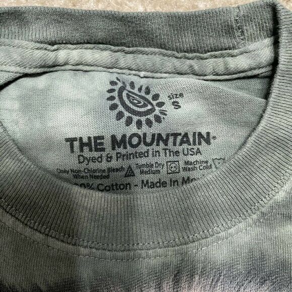 The Mountain Tie Dye Wolves Graphic Made in USA 2014 Long Sleeve T Shirt Size S - Picture 4 of 9